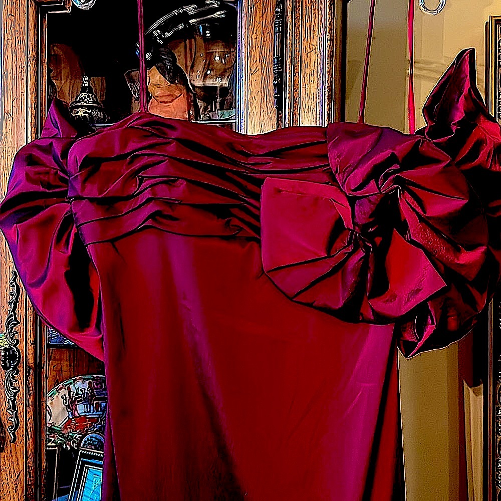 NWTStunningMaxiIssueNewYorkGownSpaghettiStrapsPuffedSleeves.Merlot.HeadTurnig.8